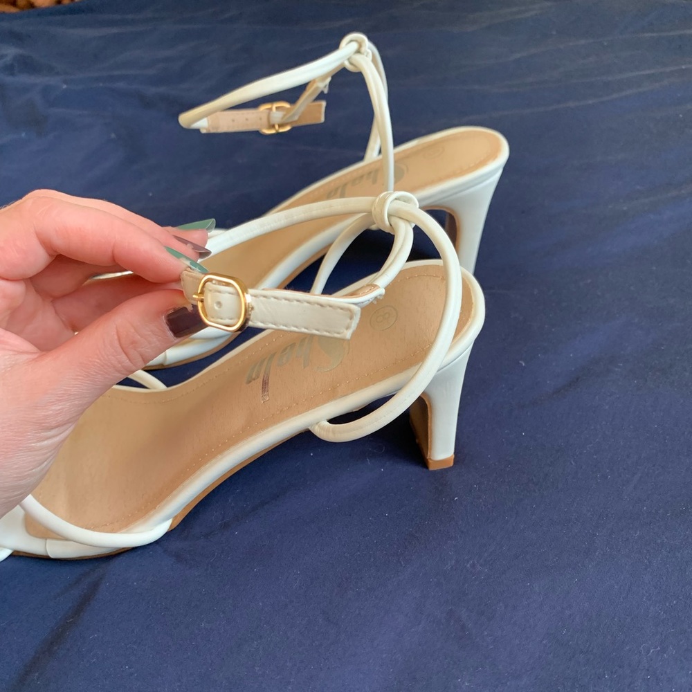 White Knot Wide Heel Sandal NWOT